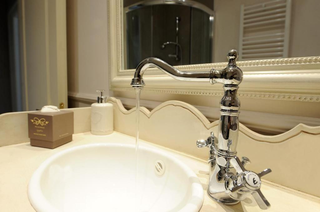 Zelzar Salerno Centro Hotel ภายนอก รูปภาพ