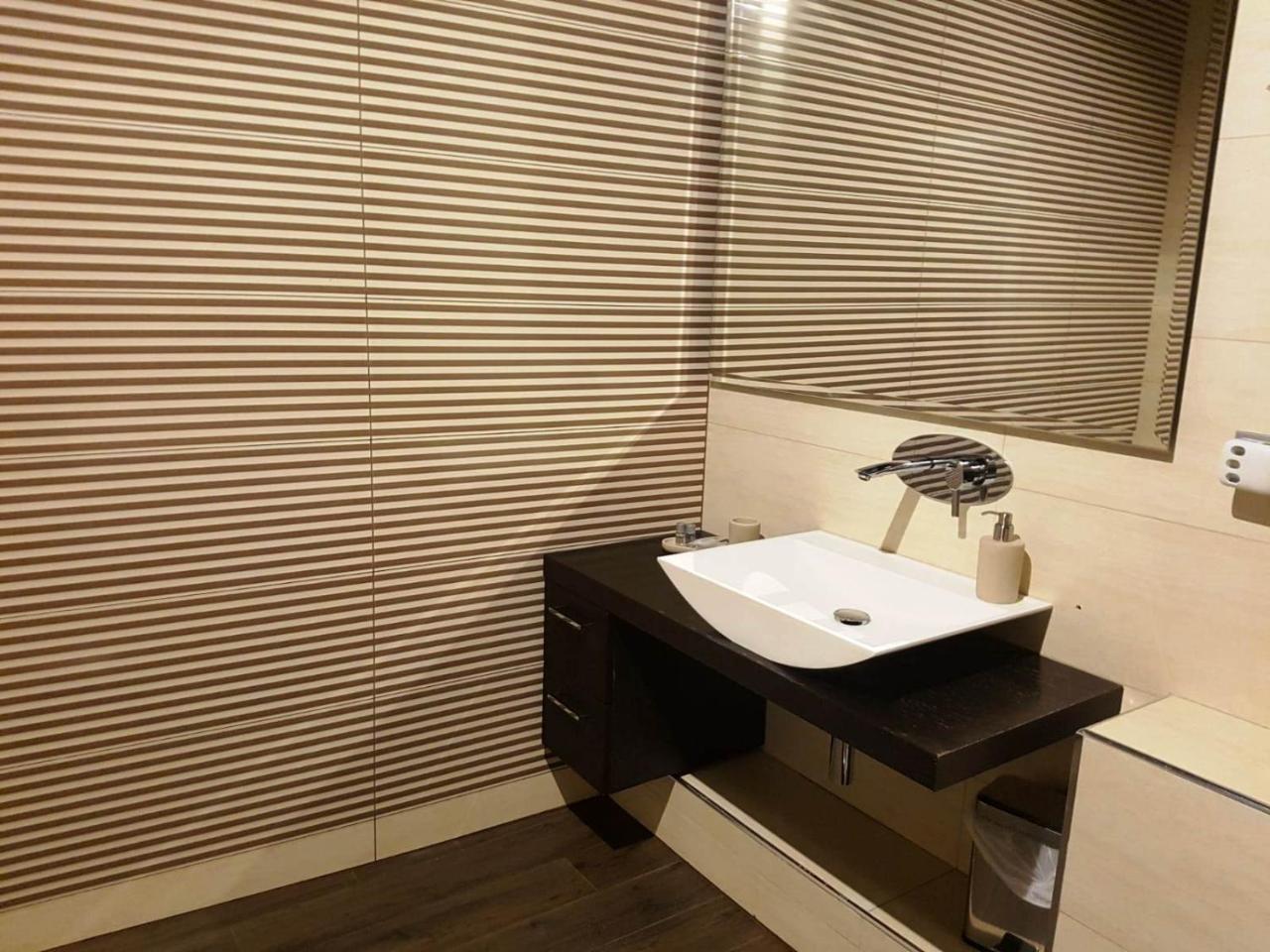 Zelzar Salerno Centro Hotel ภายนอก รูปภาพ